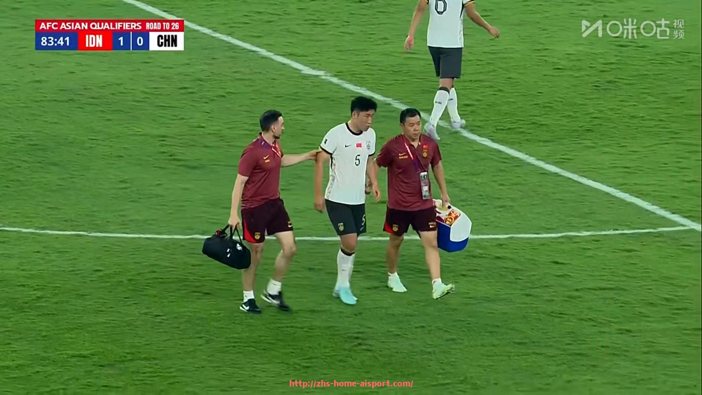 爱体育-法甲比赛新规则实施及其对比赛节奏和裁判判罚的影响